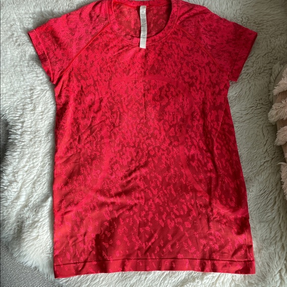 Lululemon swiftly short sleeved Red Patterned - Picture 1 of 4
